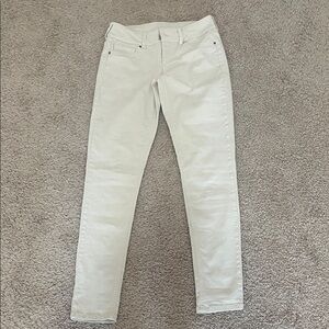 Maurices Women's Light Cream Skinny Jeans